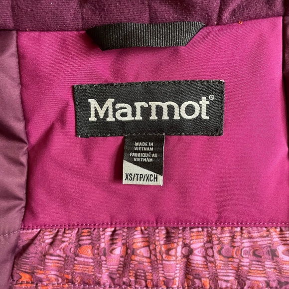 Tech ski jacket built for long days on the mountain. In excellent condition. - Picture 11 of 12